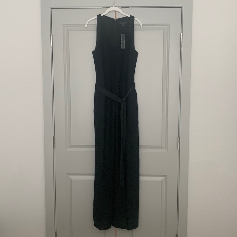 Still has tag. Black jumpsuit. Perfect for elevated event or work outfit.